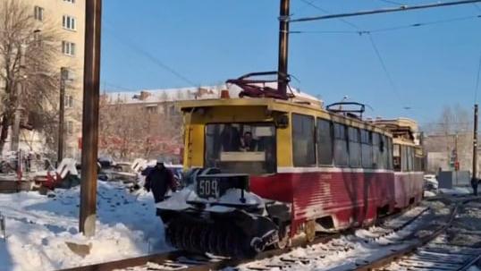 В Челябинске начали обкатывать временные трамвайные пути по проспекту Победы