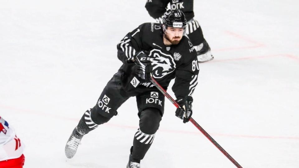 Артем Блажиевский продлил контракт с хоккейным клубом «Трактор»