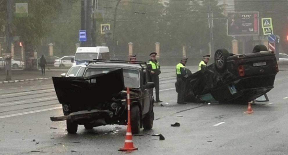 В Челябинске Jac перевернулся после ДТП с ВАЗом