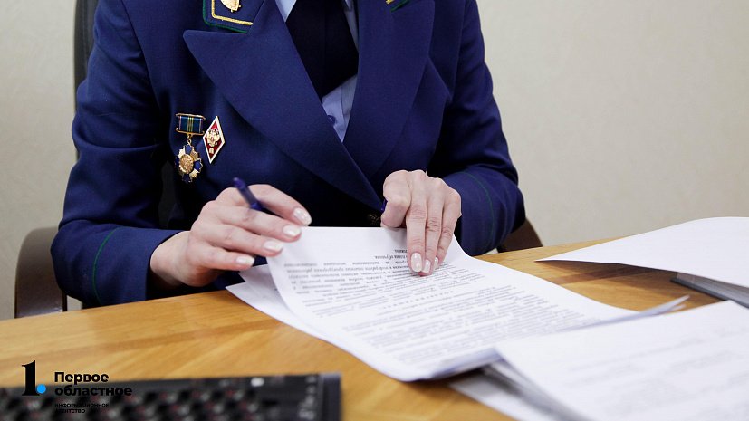 В Троицке трое мужчин завернули раненого знакомого в ковер и оставили умирать на улице