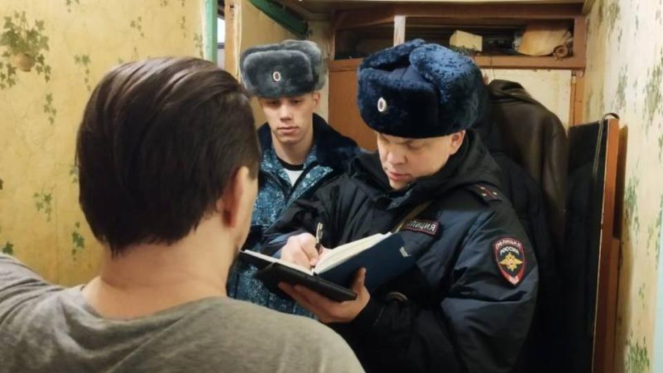 Челябинец прописал в своей квартире 27 иностранцев