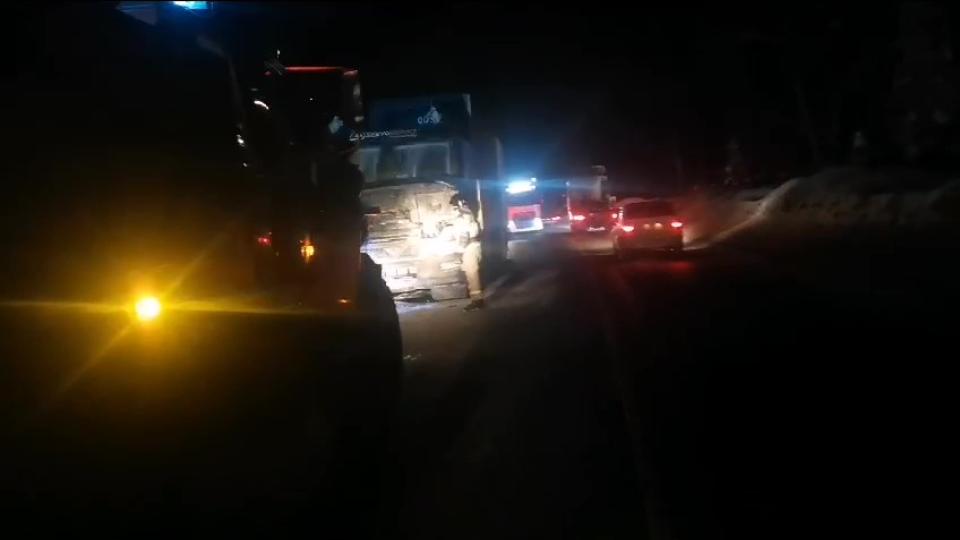Грузовик загорелся при подъеме в гору на трассе М‑5 в Челябинской области