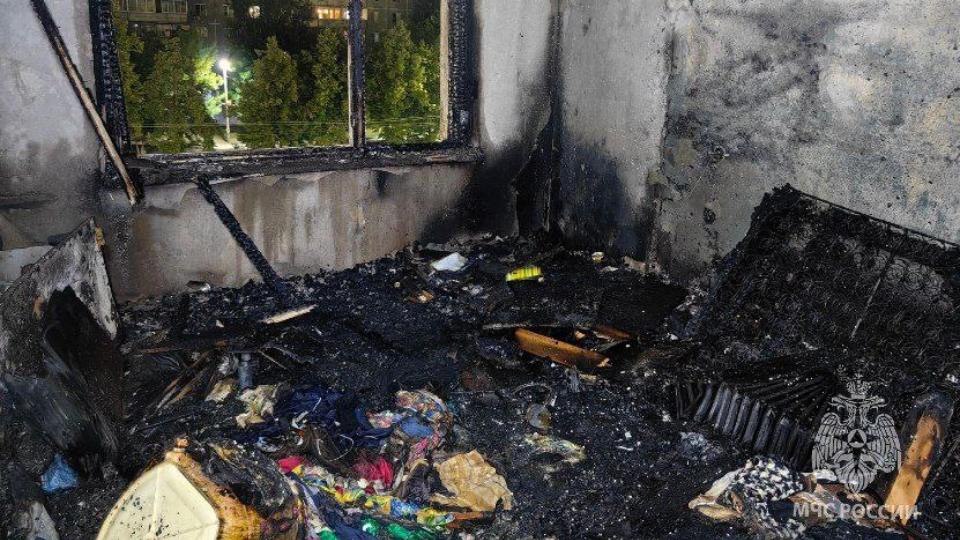 В Челябинске на пожаре в многоэтажке спасли мужчину