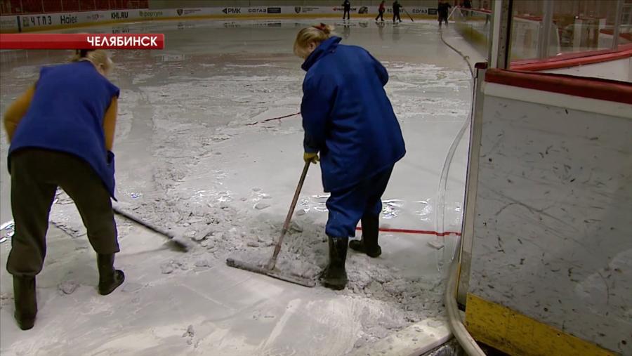 В арене "Трактор" тает лёд