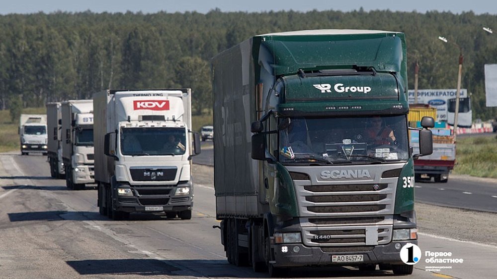 На трассе из Челябинска в сторону Тюмени ограничили движение для большегрузов