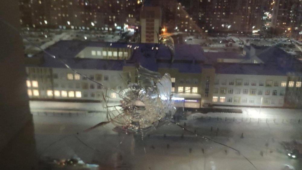 В Челябинске возбудили дело о хулиганстве после обстрела окон дома из пневматического оружия