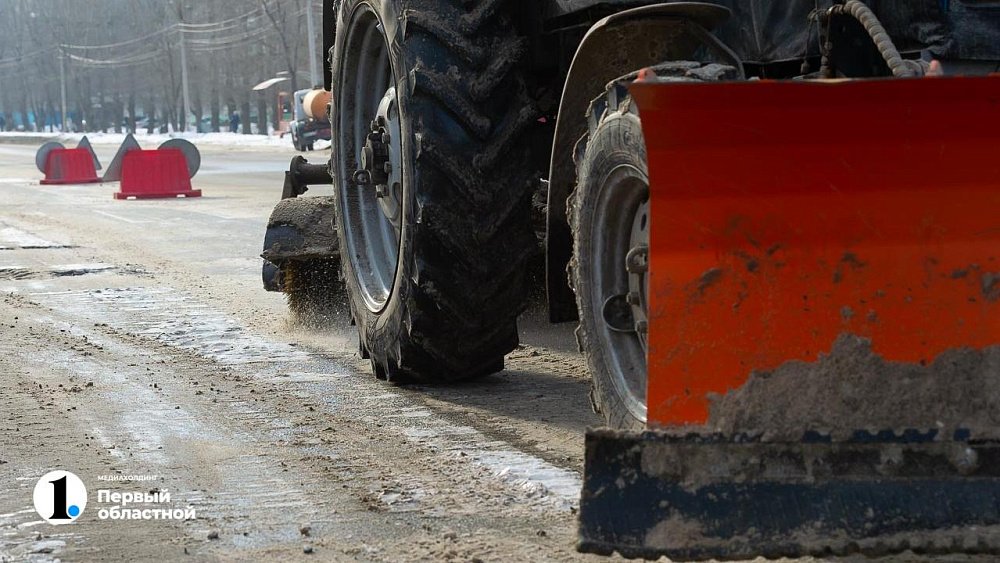 В Челябинске чиновники вышли на рейды по уборке дворов и тротуаров от наледи