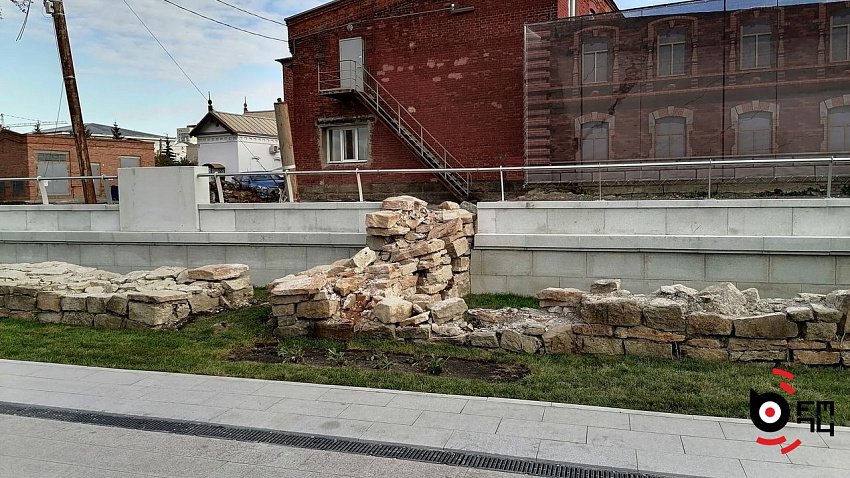 На набережной в Челябинске законсервируют историческую стену