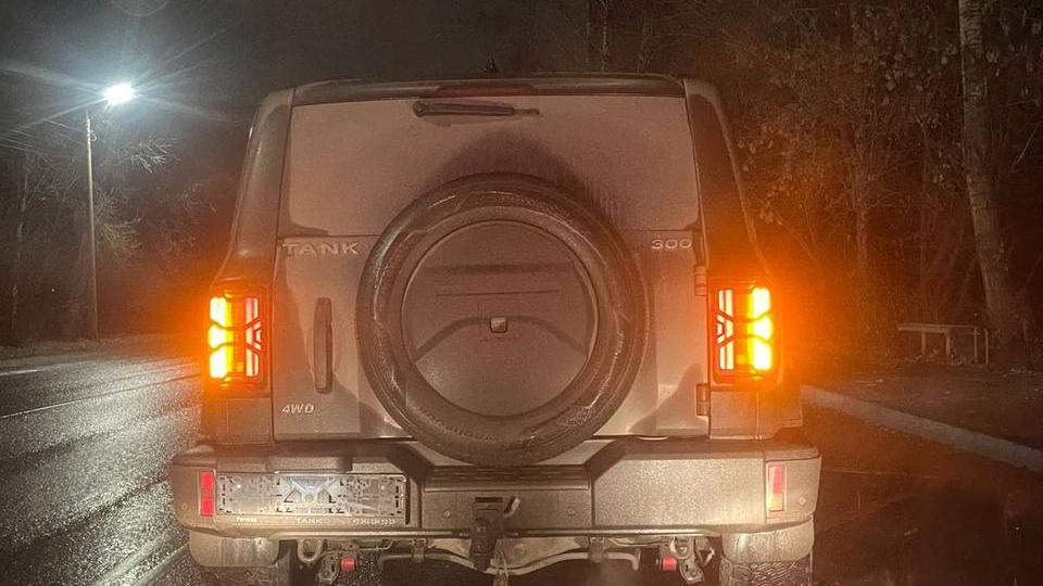 В Челябинске остановили внедорожник с фальшивыми номерами