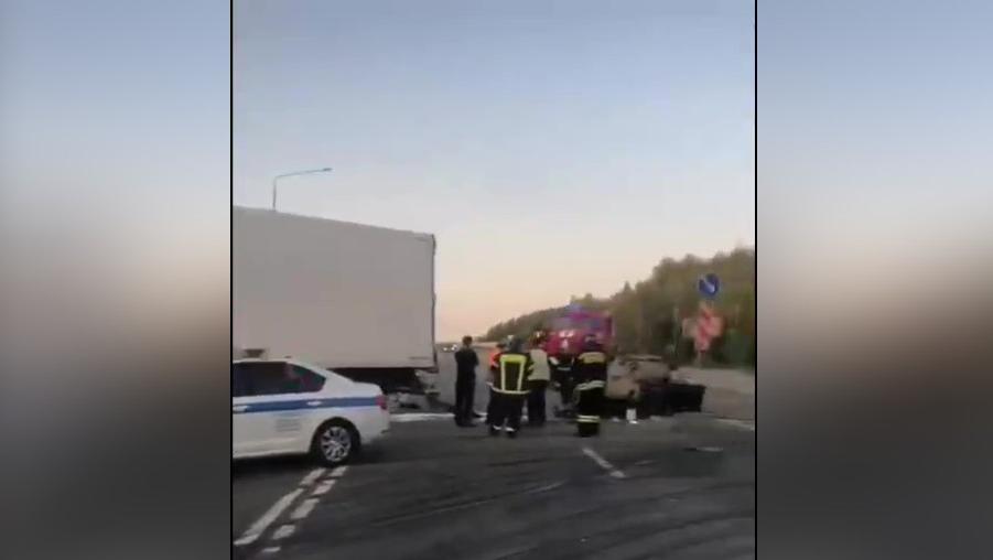 Под Челябинском грузовик врезался в ВАЗ