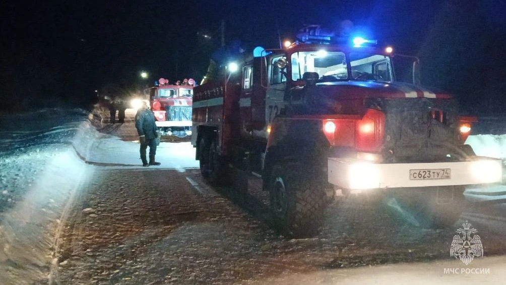 На пожаре в Увельском округе погибла женщина и пострадал мужчина