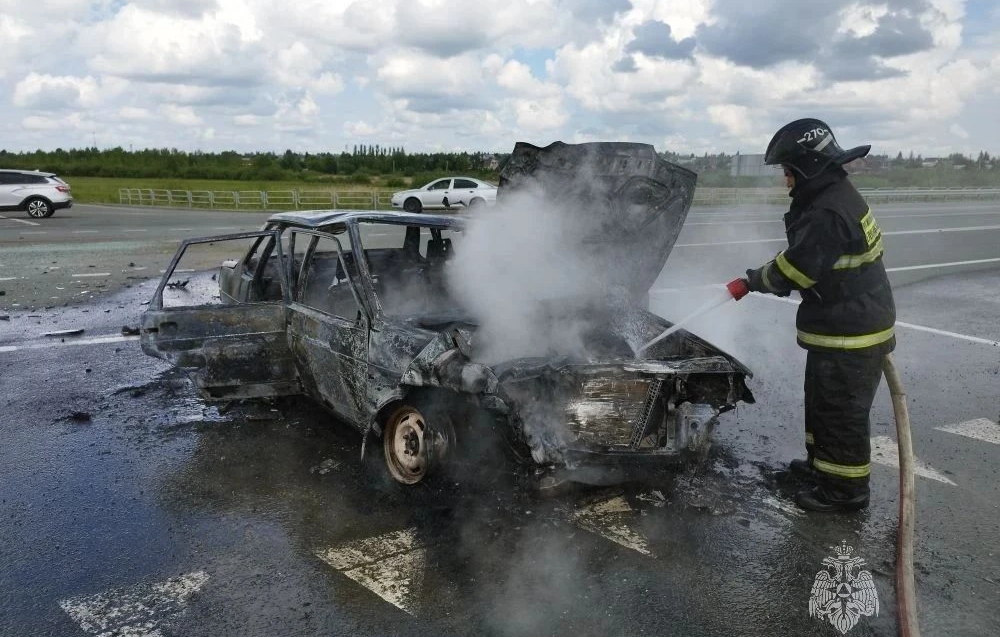 В Аргаяшском округе в ДТП загорелась машина