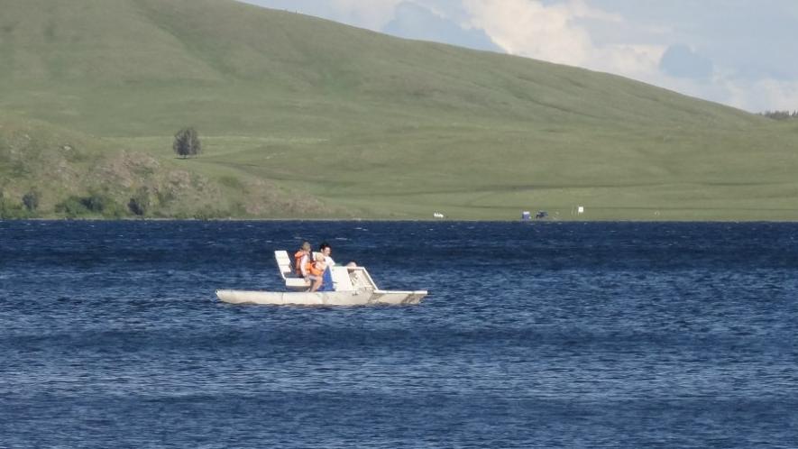 При столкновении гидроцикла и катера на озере Банном погиб мужчина