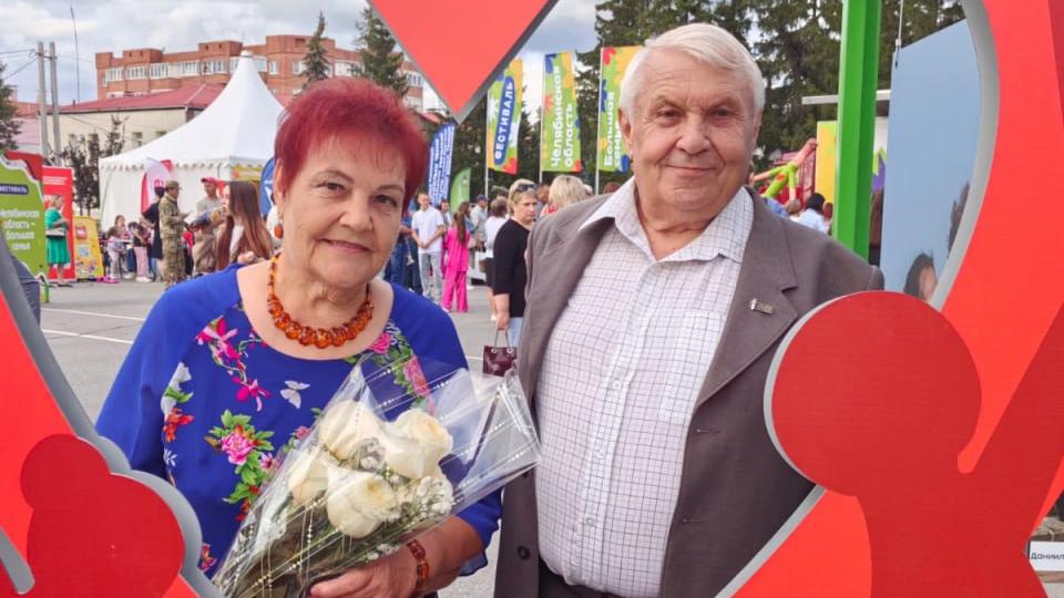 Еще 1200 пар отмечены знаком отличия за долгие годы совместной жизни
