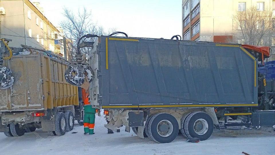 В Копейске привлекают грейферы и ломовозы для уборки мусора