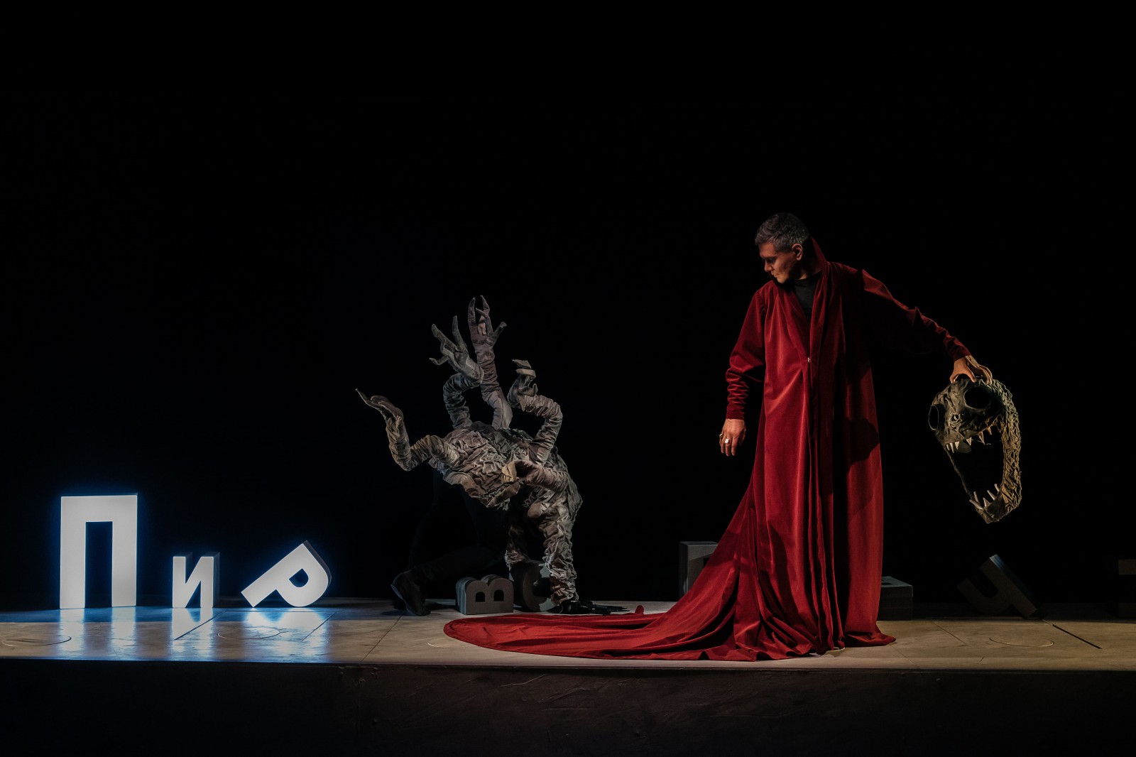 _teatr_kukol_oalenyukie_tragedii.jpg