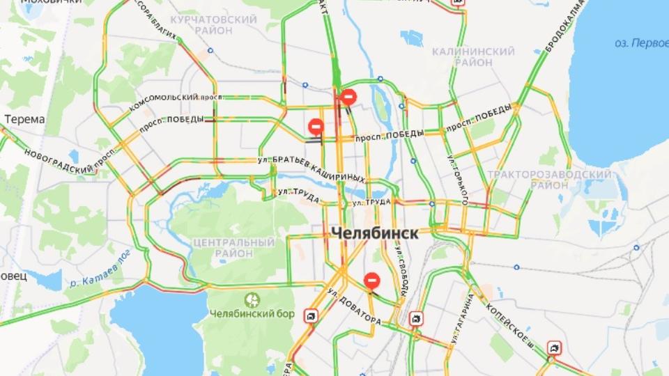 Челябинск встал в восьмибалльных пробках утром 23 декабря