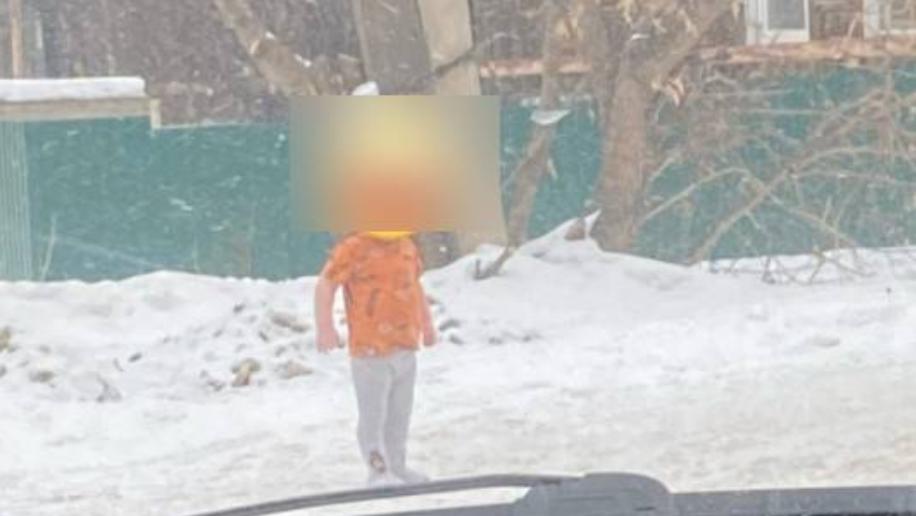 В Миассе на улице нашли годовалого малыша в одной футболке