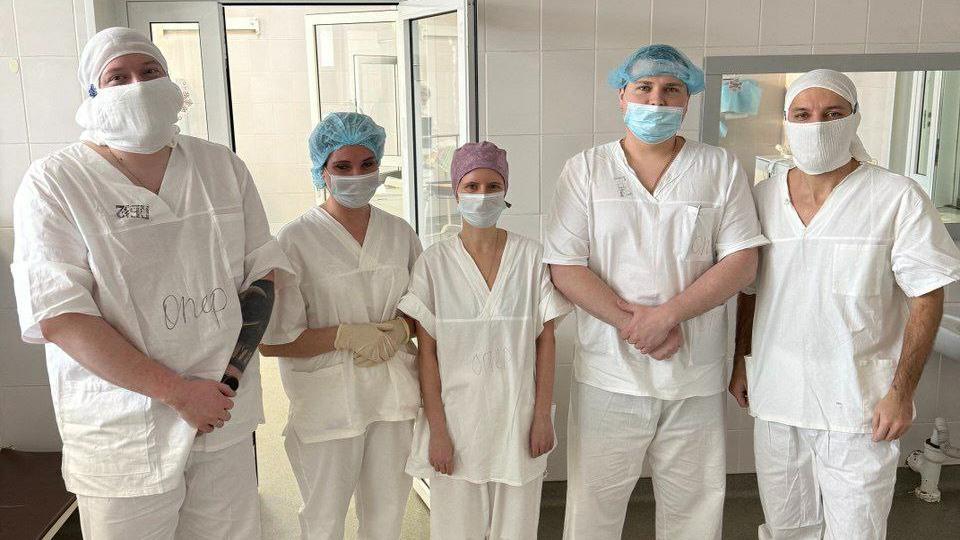 Онкологи из Миасса впервые провели операцию на желудке через проколы