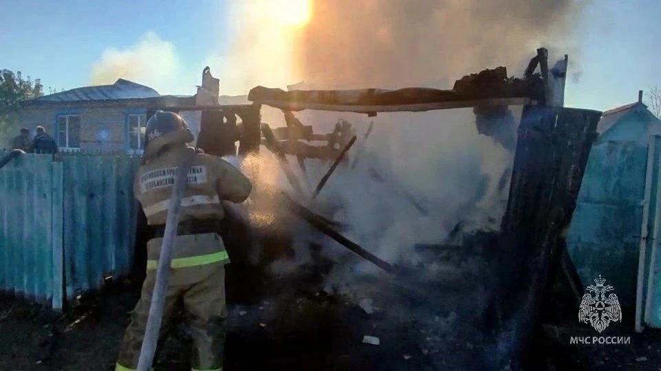 Два человека погибли на пожаре в Кизильском округе