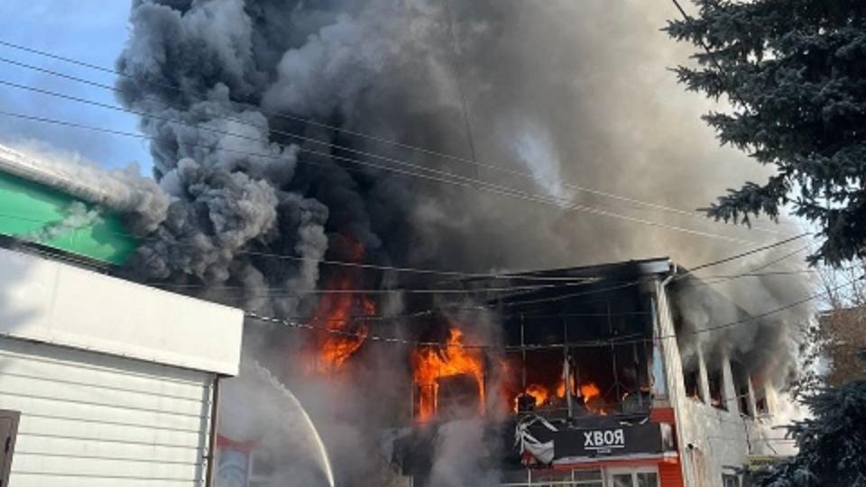 Торговый дом «Малахит» загорелся в Миассе