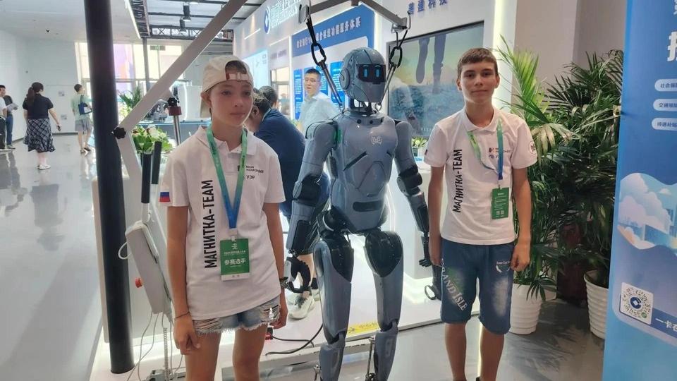 Школьники из Магнитогорска взяли спецприз на Всемирных играх роботов в Китае