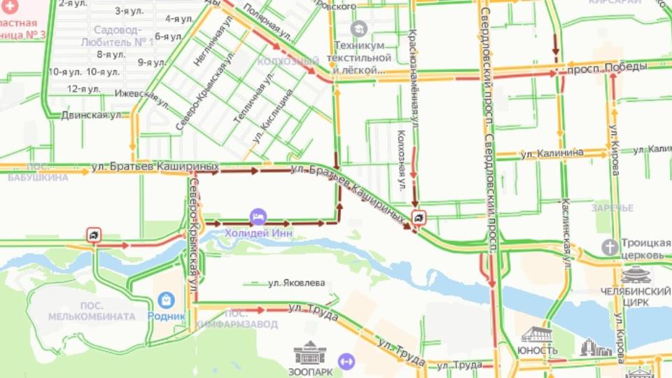 Автомобили встали в большую пробку из‑за ДТП на северо‑западе Челябинска