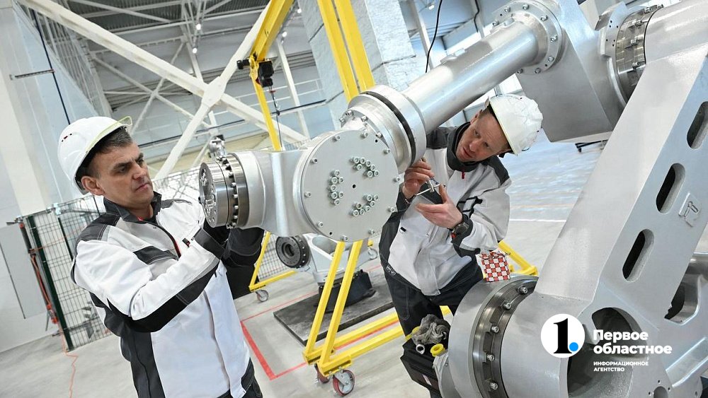 Михаил Мишустин отметил работу первого в России завода по производству роботов в Челябинске