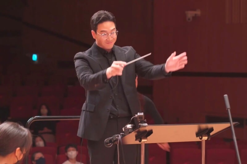 Челябинским симфоническим оркестром будет управлять южнокорейский дирижер