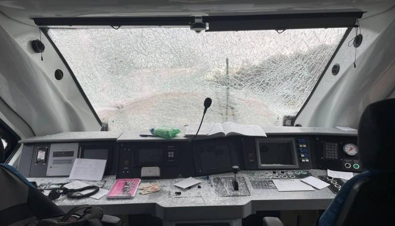 Водитель мусоровоза скончался в больнице после столкновения с поездом под Аргаяшом