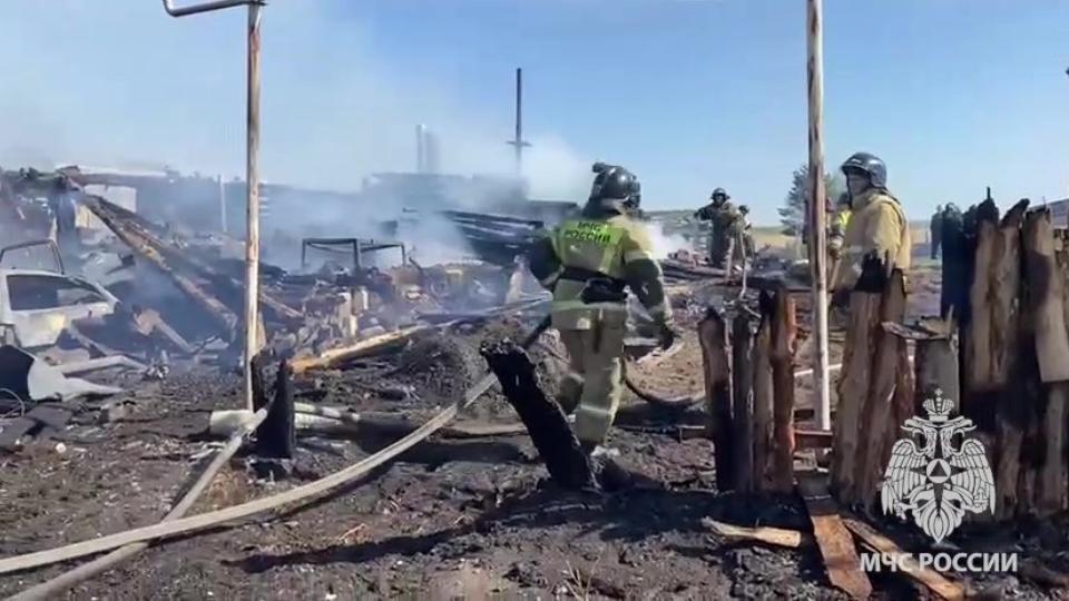 Два частных дома сгорели в поселке Копейска