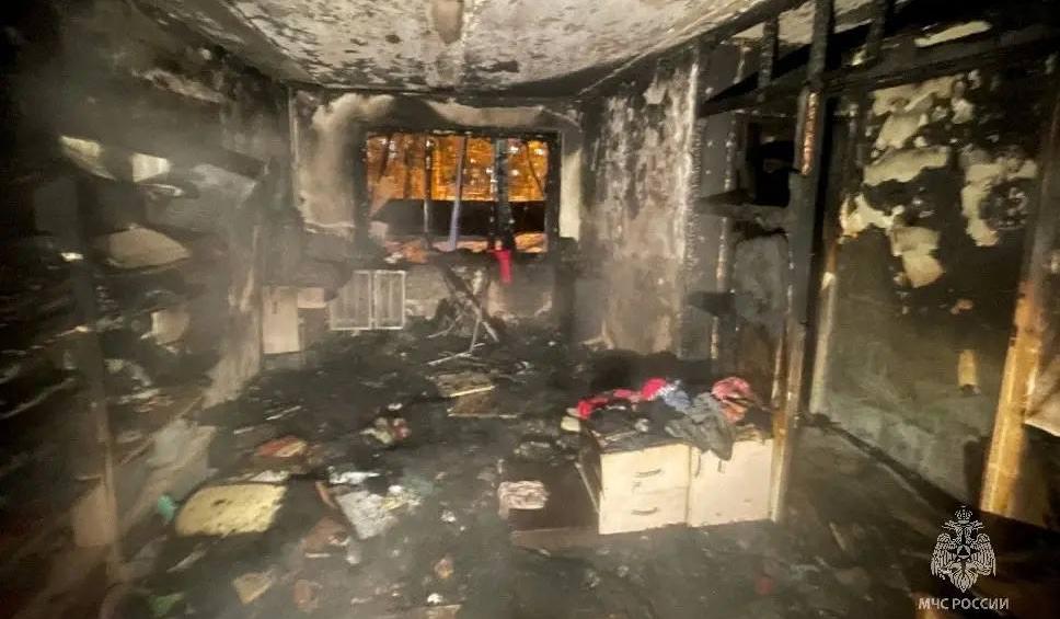 В Челябинске спасли восемь человек на пожаре по улице Набережной