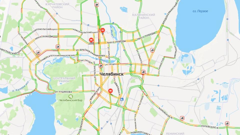 Утро 13 января в Челябинске началось с ДТП и 8‑балльных пробок