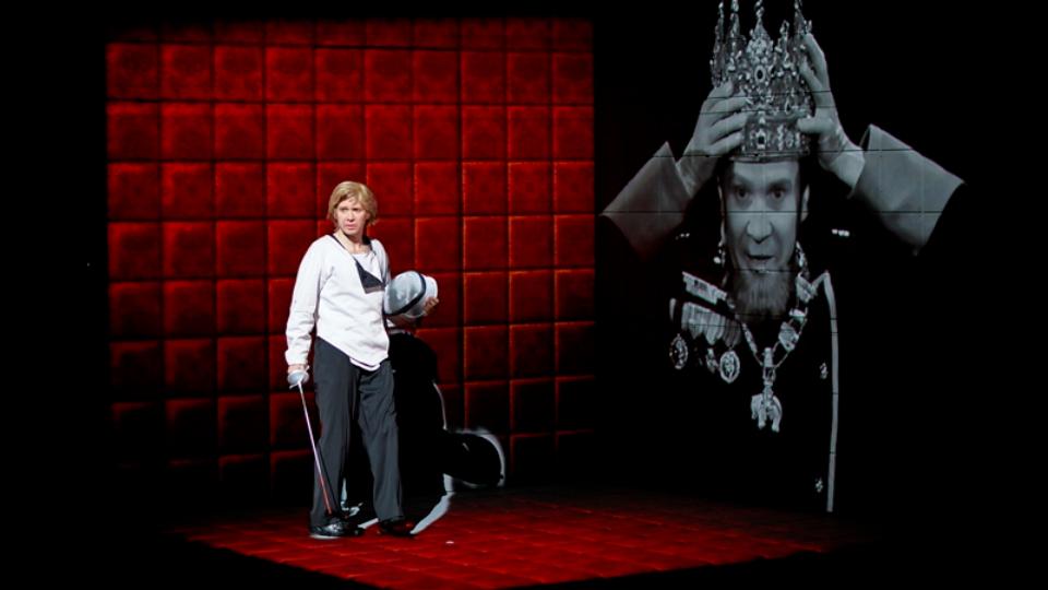 В Челябинске состоялся спектакль-концерт Евгения Миронова