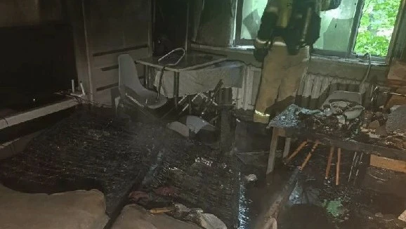 В Магнитогорске пожарные вытащили 35‑летнюю женщину из сгоревшей квартиры