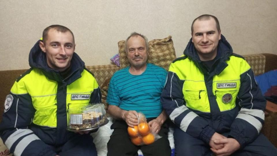 В Карталах полицейские спасли пенсионера на пожаре