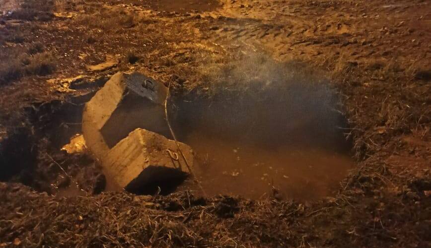 Откуда взялась яма с кипятком во дворе дома в Челябинске, проверяет прокуратура