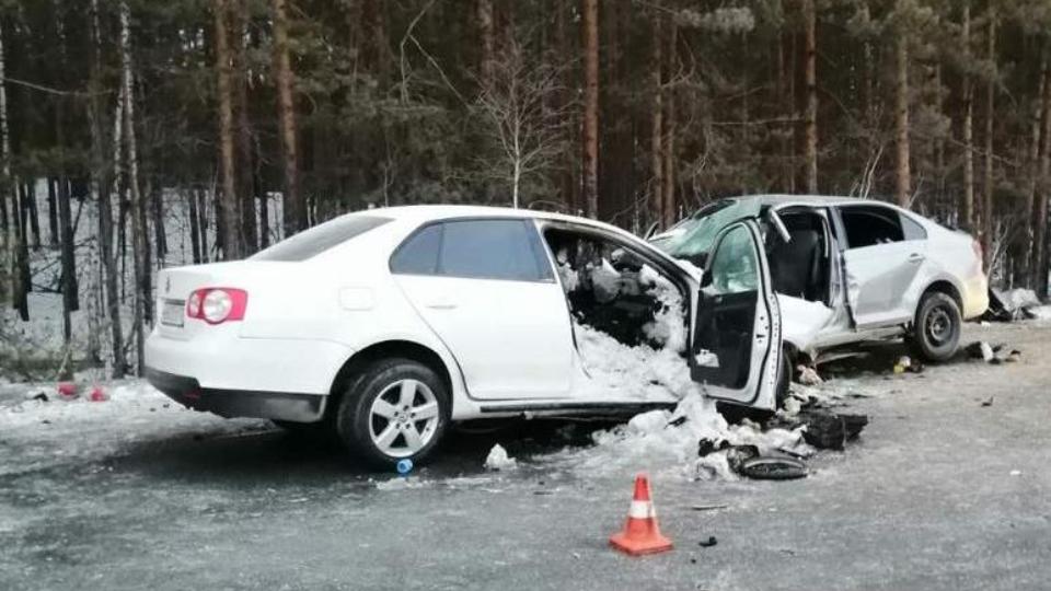 Пять человек погибли в лобовом ДТП на трассе в Челябинской области
