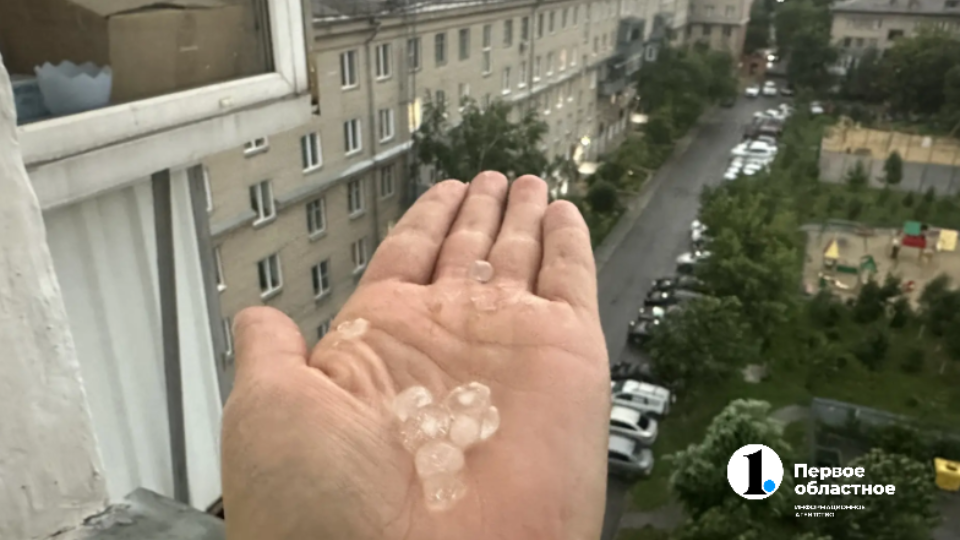 В Челябинске прошел мощный ливень с грозой и градом