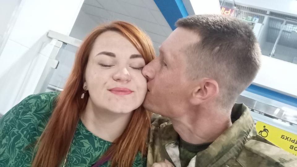 Вдова бойца СВО из Челябинска выбралась из Суджи с младенцем на руках после начала обстрелов