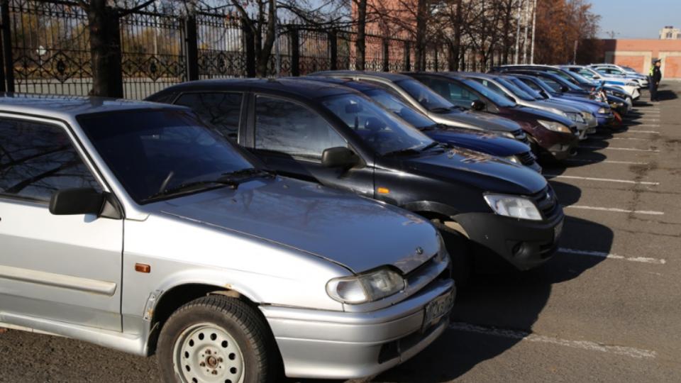 В Челябинске 20 автомобилей злостных нарушителей отправили в зону СВО