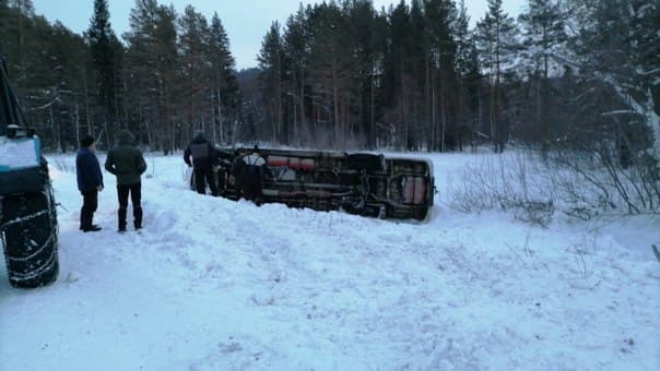 На трассе в Башкирии перевернулся автобус с туристами из Челябинска