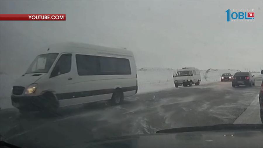 Под Магнитогорском два автомобиля сдуло ветром