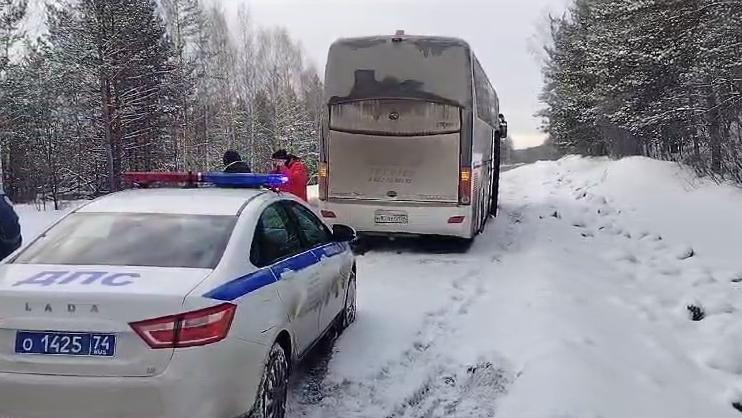 На трассе М‑5 в Челябинской области сломался пассажирский автобус
