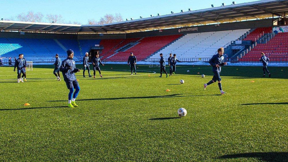 Футболисты «Челябинска» отправились на сборы на Черноморское побережье