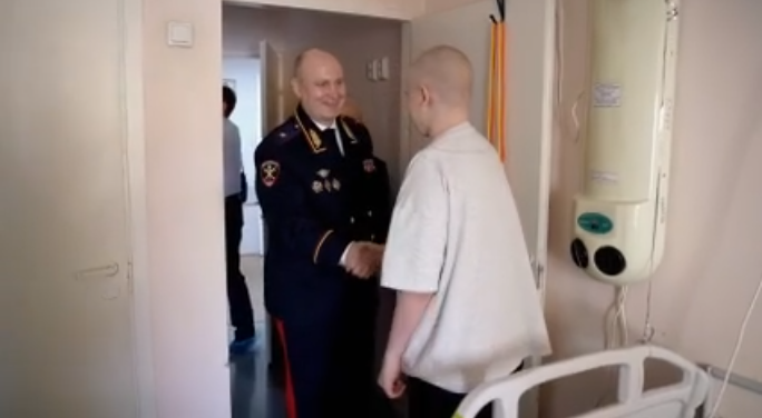 Сергей Космачев поздравил юных пациентов онкобольницы Челябинска с Днем защиты детей