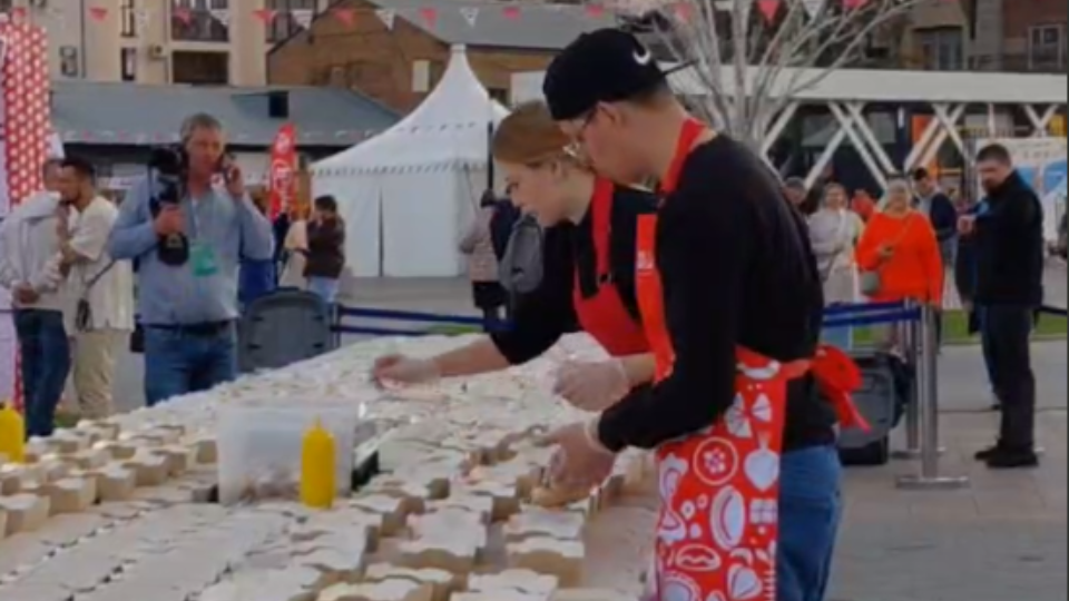В Челябинске испекли тысячу пирожков ко дню рождения города