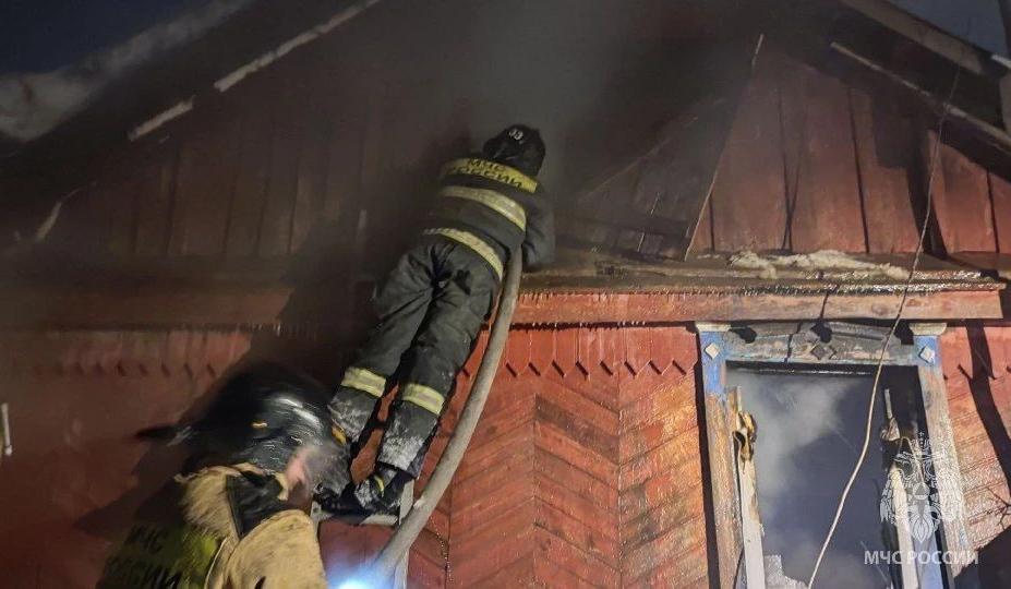 В Троицком округе на пожаре погибли два человека