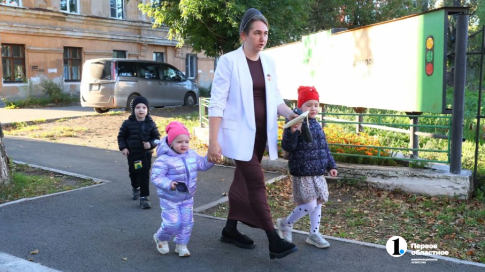Большая семья — большая ответственность: челябинка проголосовала за будущее своих 15 детей