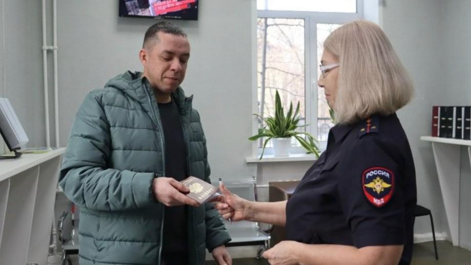 В Озерске участнику СВО за один день восстановили утерянный паспорт